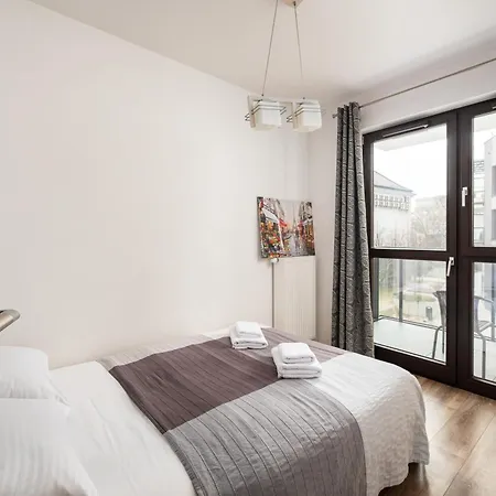 Metro Plocka Cosy By Bookinghost وارسو