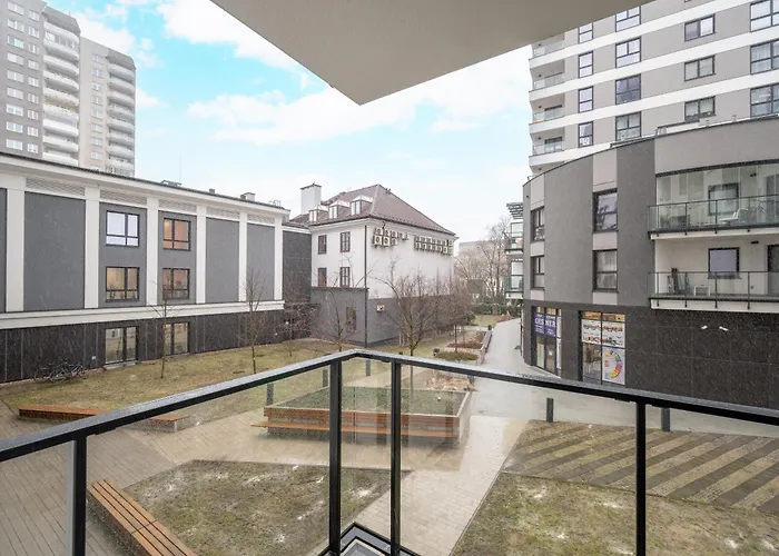 Apartment Metro Plocka Cosy By Bookinghost *