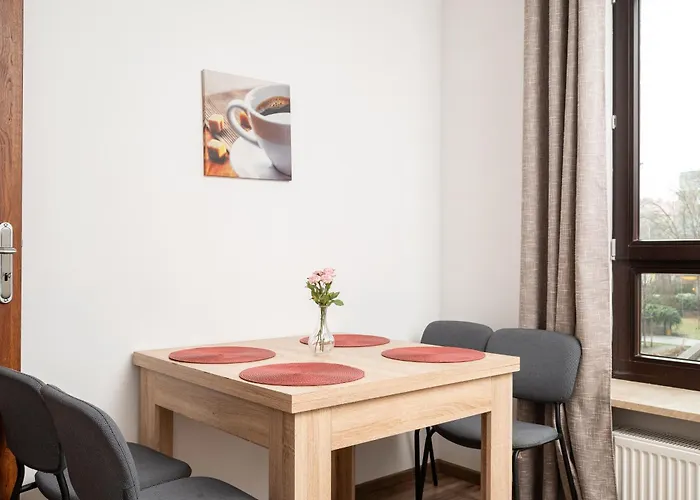 Apartment Metro Plocka Cosy By Bookinghost